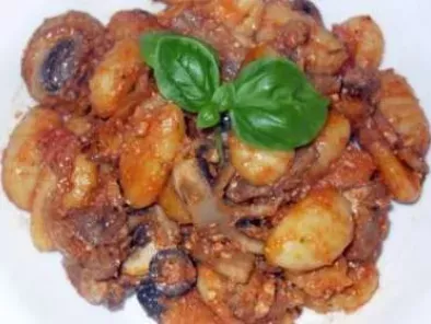 Gnocchis sauce tomate, olive et ricotta