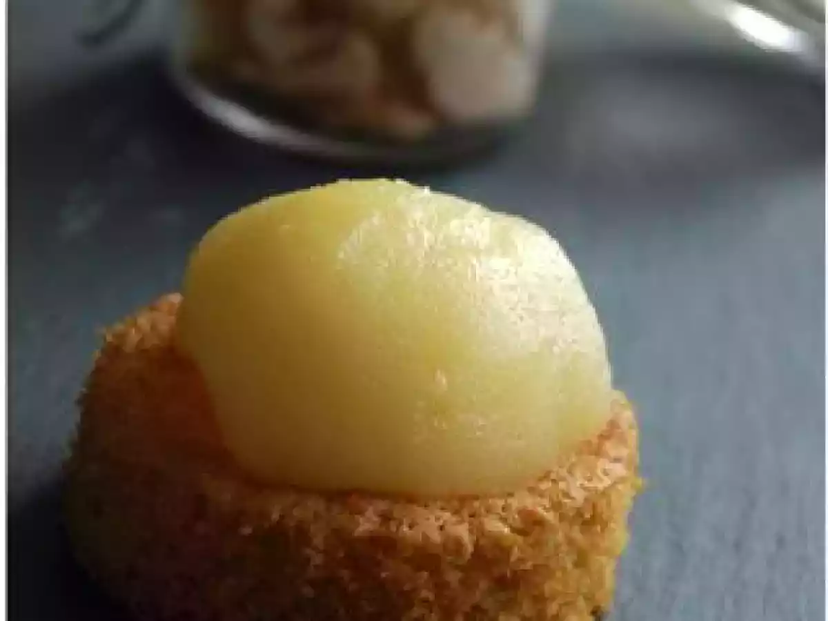 Goûter gourmand, poire sur sablé breton, chantilly pralinoise