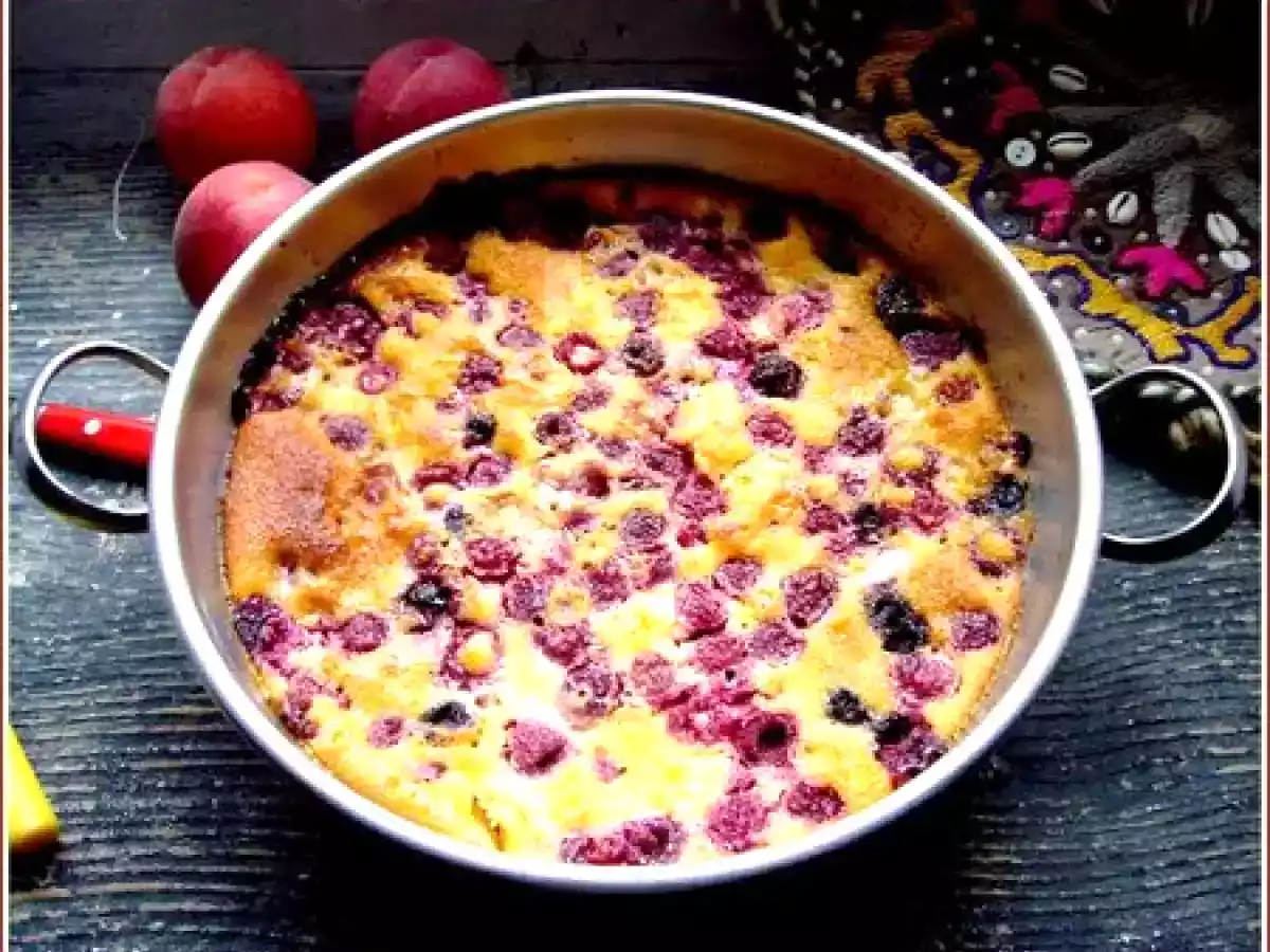 Gratin à la pêche et aux fruits rouges