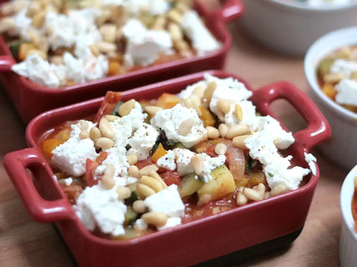 Gratin de légumes ensoleillés au chorizo, chèvre & pignons de pin