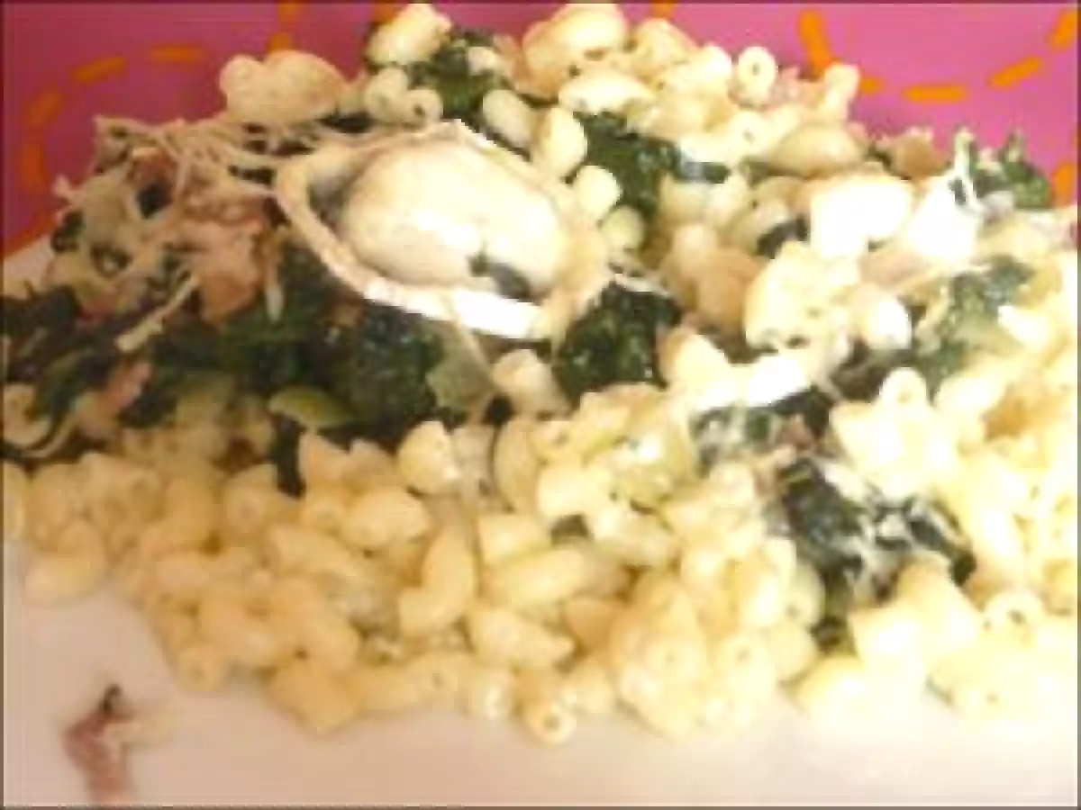 Gratin de pâtes aux épinards frais chedarrisés