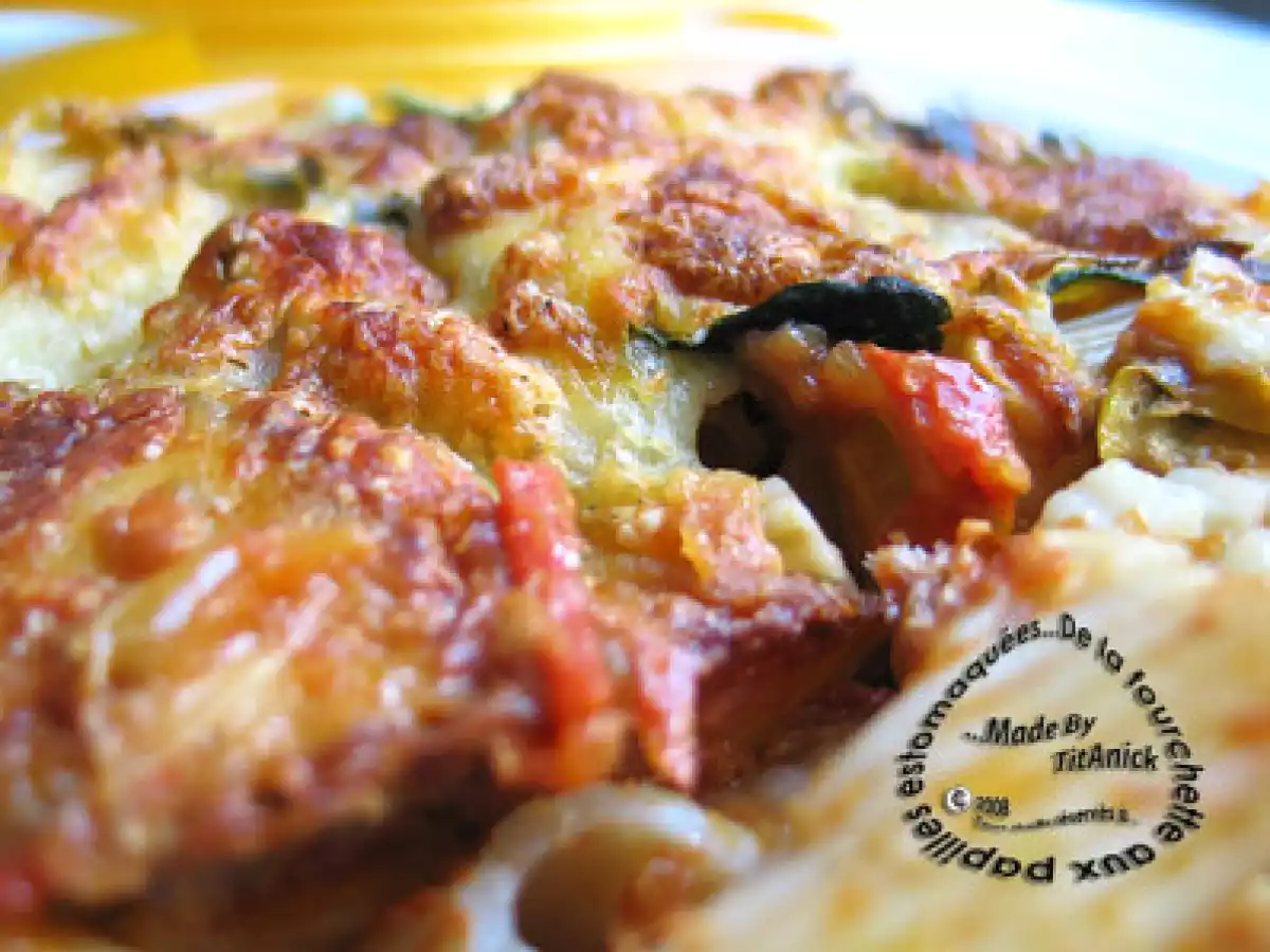 Gratin de pâtes aux tomates et aux courgettes à l'estragon