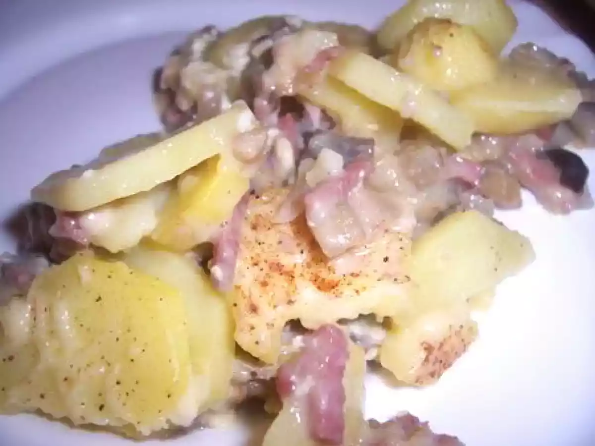 Gratin de pommes de terre à l'aubergine et au jambon