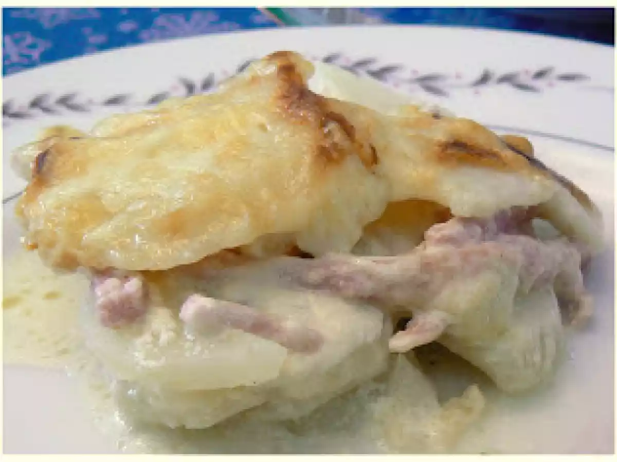 Gratin de pommes de terre aux épinards et jambon fumé