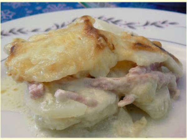 Gratin de pommes de terre aux épinards et jambon fumé