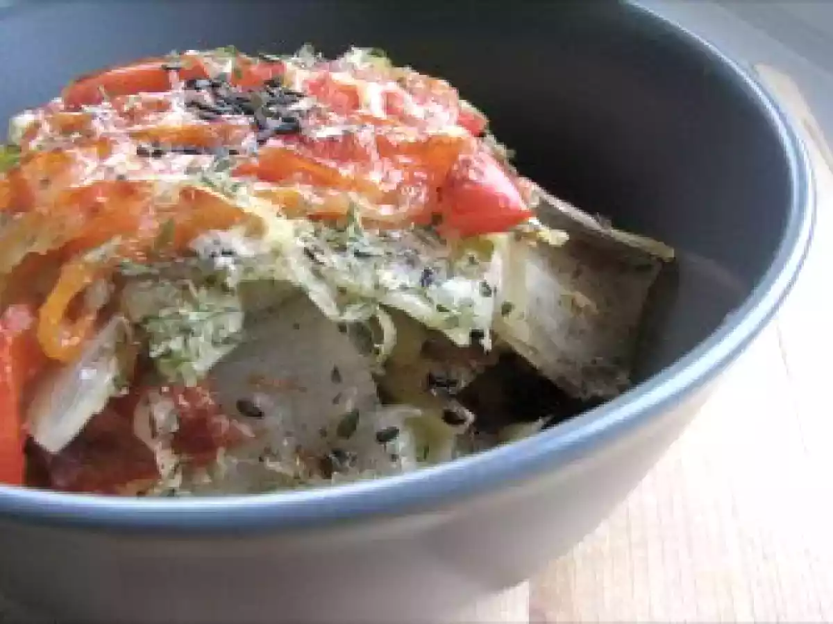 Gratin de pommes de terre, poireau, poivrons & sésame noir