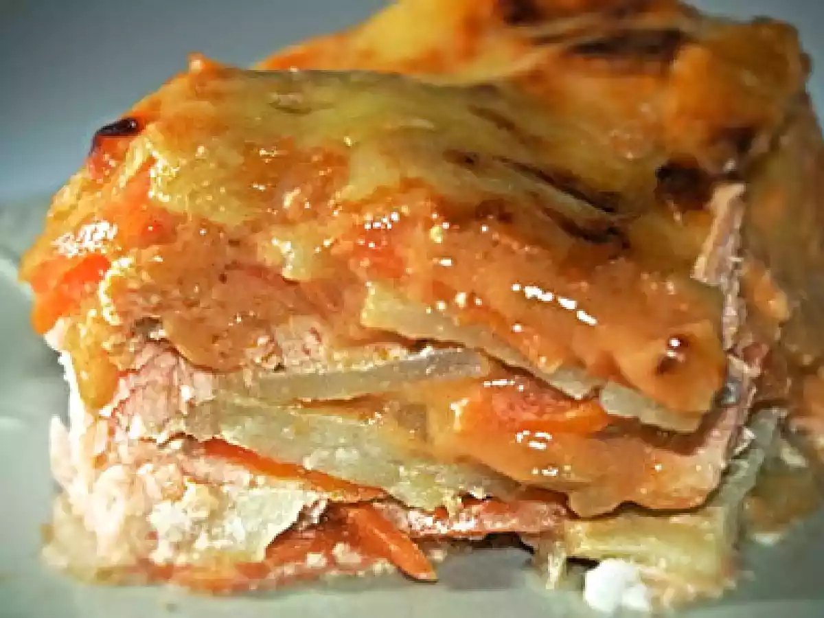 Gratin de saumon, pommes de terre et carottes