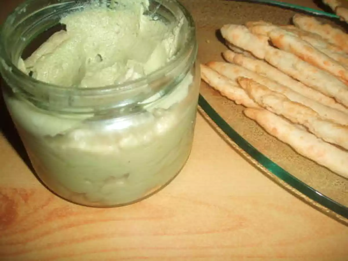 Gressins avec un petit goût en plus et mousse d'avocat au saumon