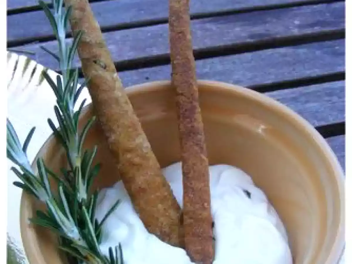 Gressins Curry Romarin, Sauce Vache qui rit, oignons et Herbes aromatiques