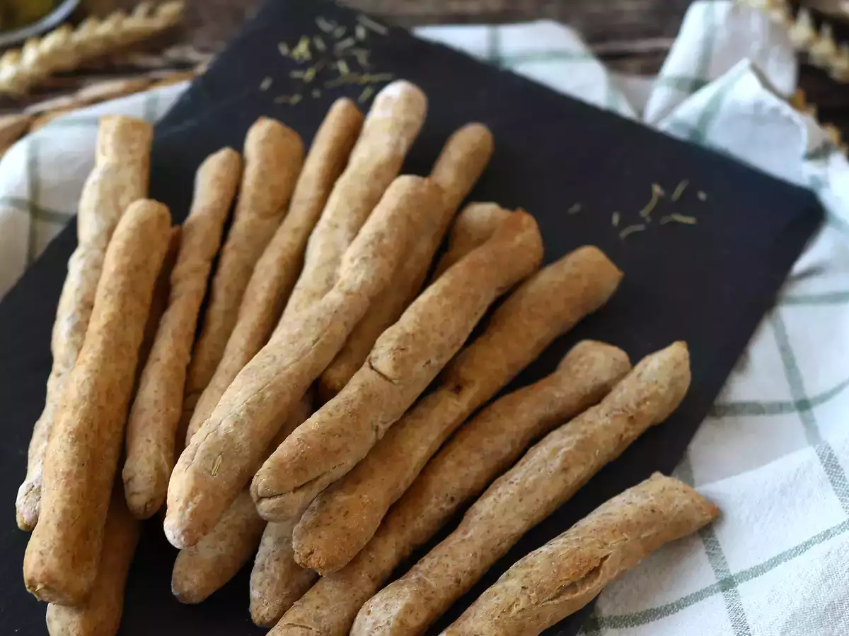 Gressins maison aux herbes : simples à faire et hyper croustillants ! - photo 2