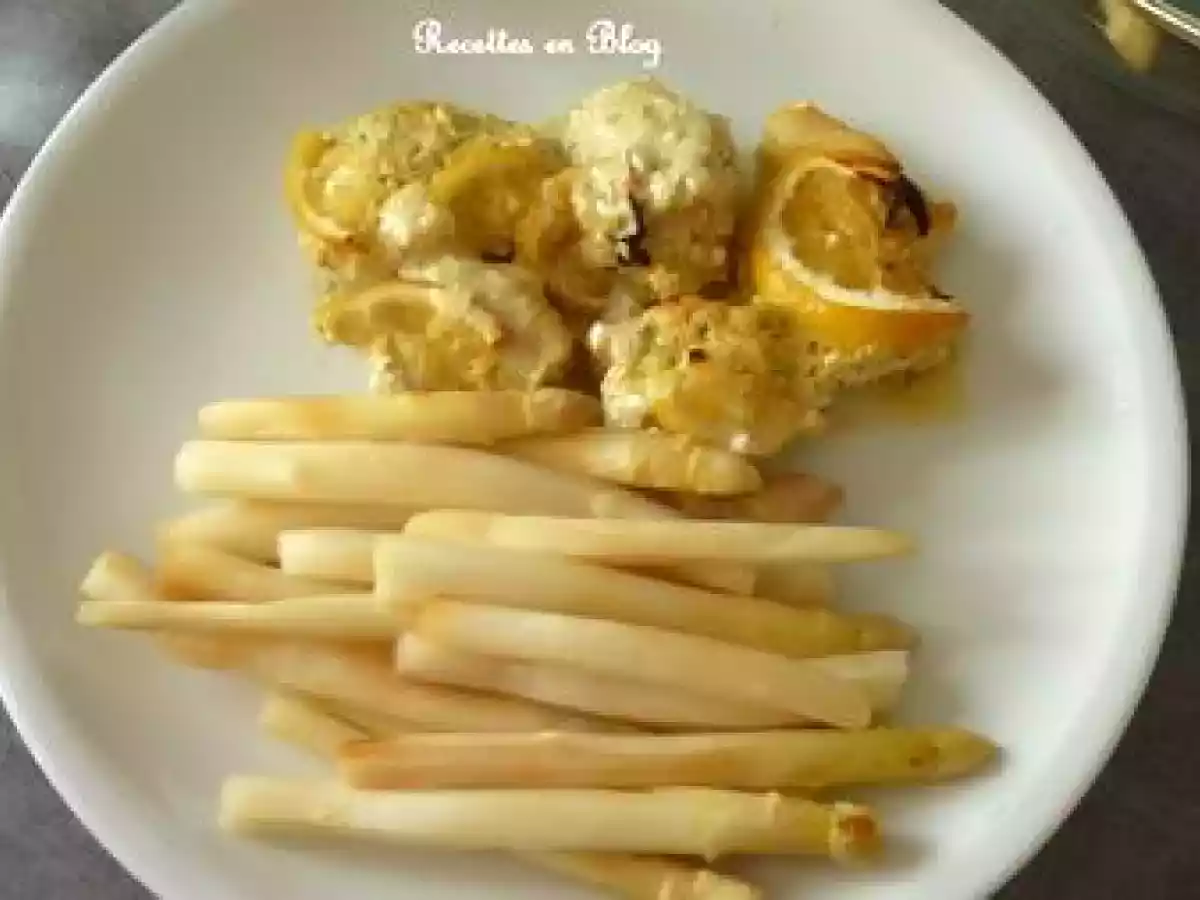 GRILLADES DE POULET A LA DIJONNAISE ACCOMPAGNEES D'ASPERGES