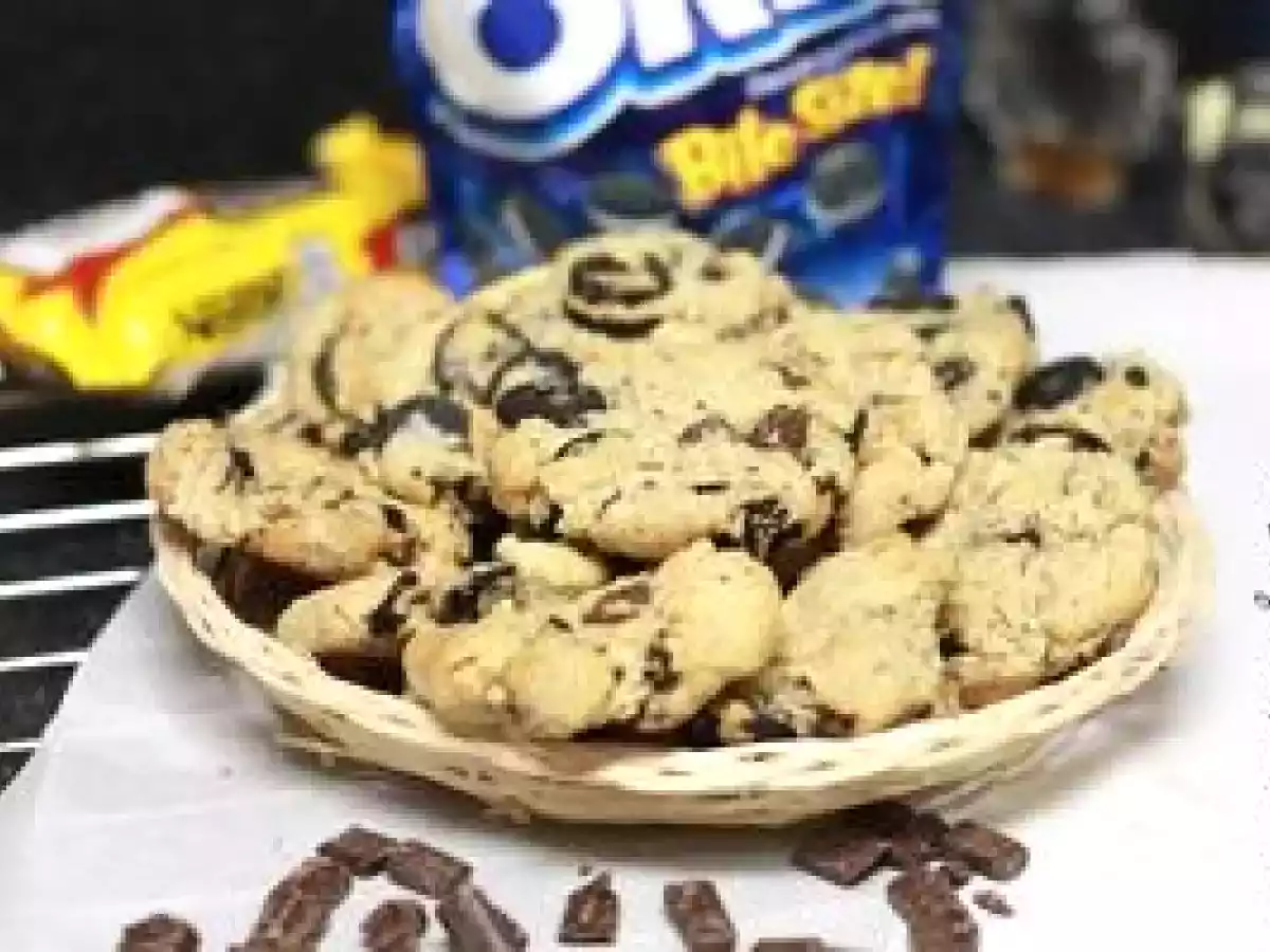 Gros cookies fondants aux brisures d?oreos, de chocolat et de noix, 