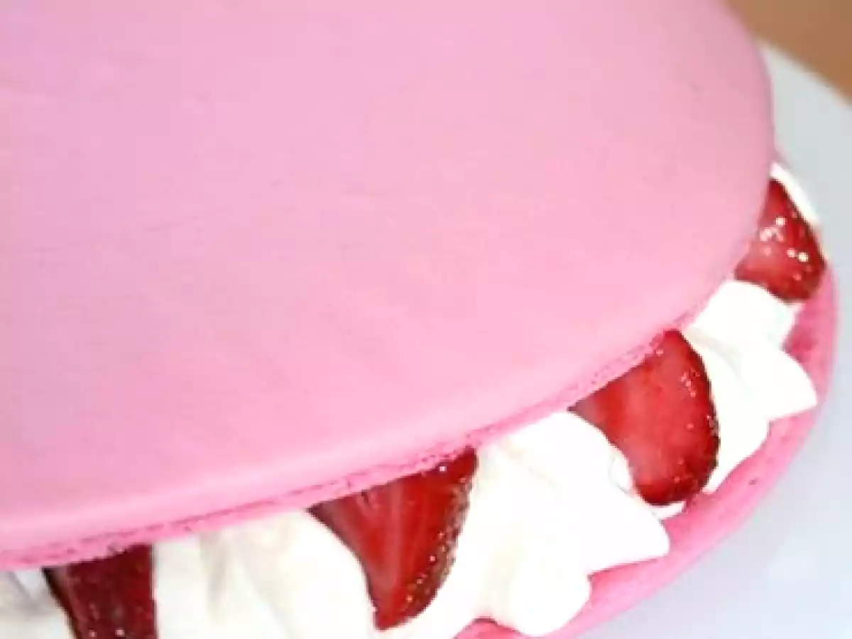 Gros macaron fraises-chantilly - photo 3