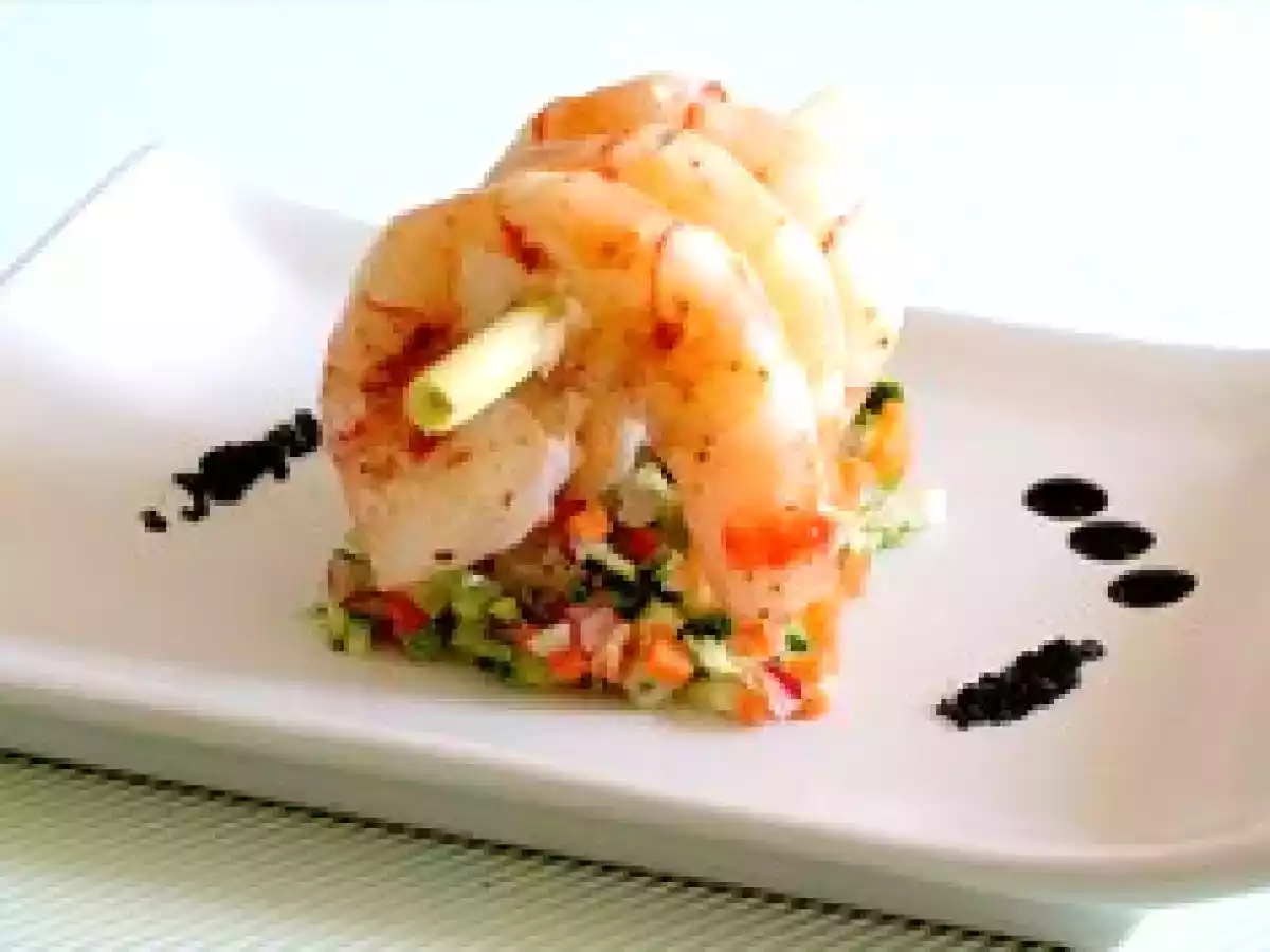 Grosses crevettes sur tartare de légumes... - photo 2