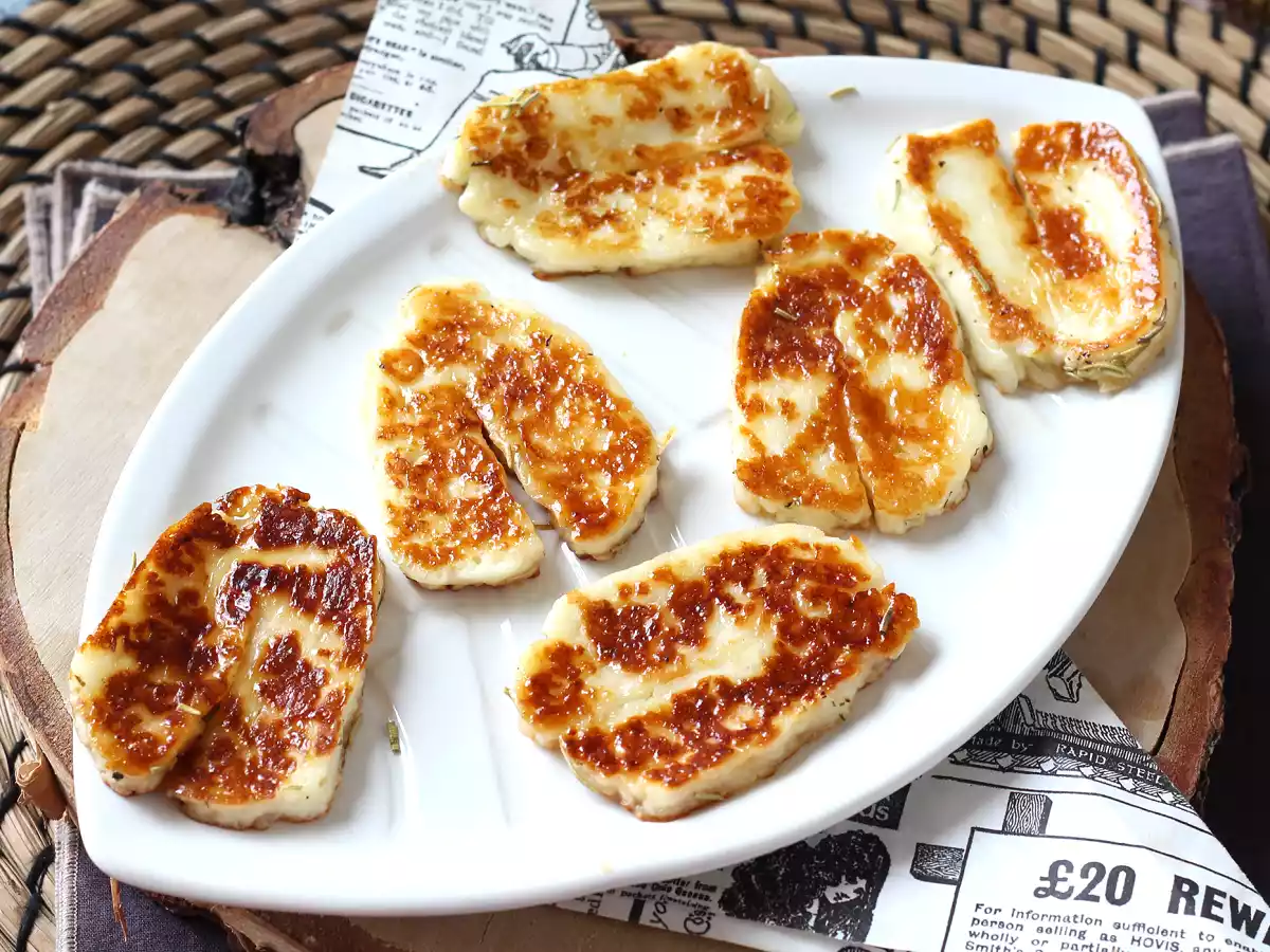 Halloumi cuit à la poêle en version sucré salé au miel et romarin