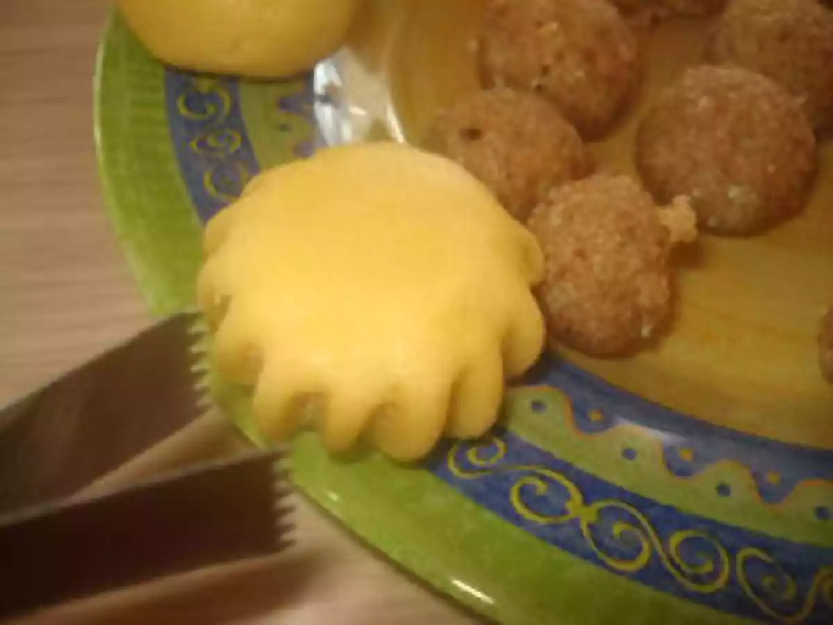 Halwat chahda (sablés façon ruche d'abeilles aux loukoums et cacahuètes)