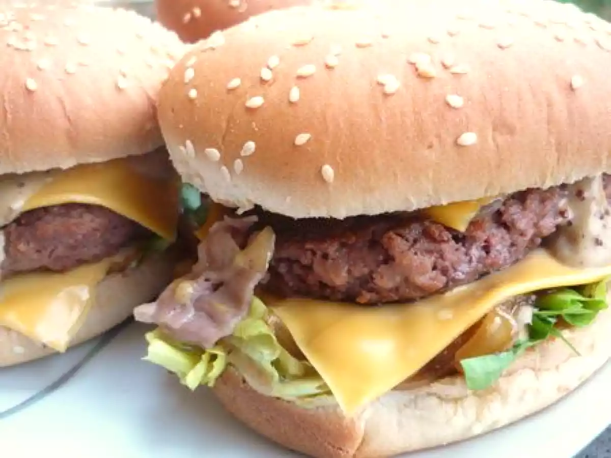 Hamburger au jambon de pays et sauce au poivre - photo 2