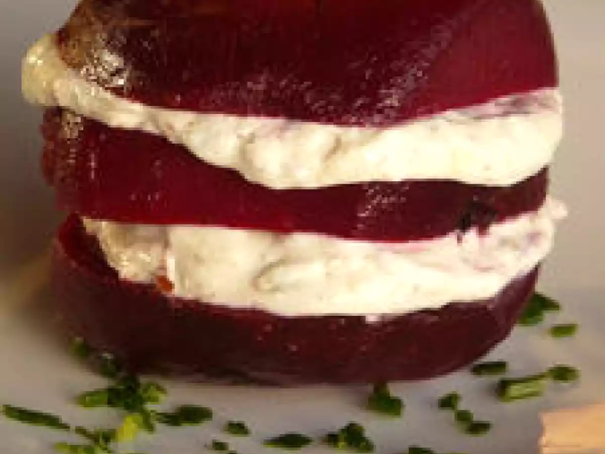 Hamburger de betteraves et sa crème au chèvre et aux noisettes