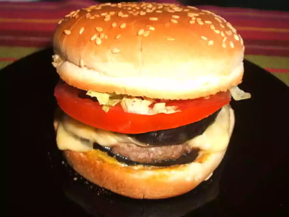 Hamburger de boeuf aux aubergines et au curry