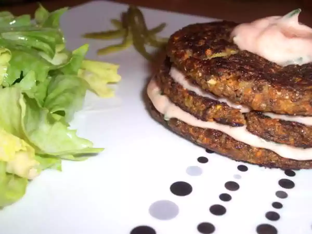 Hamburger de galettes au steak haché et ses légumes