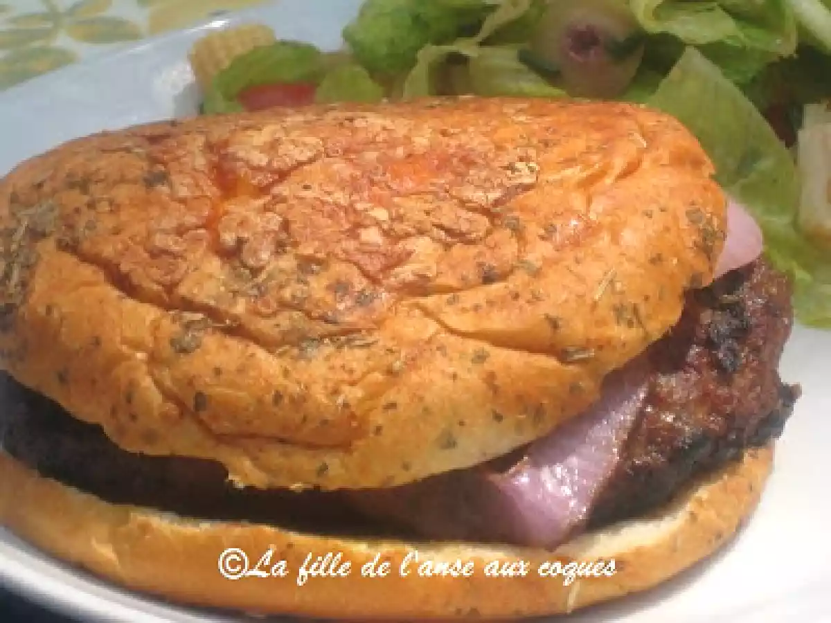 HAMBURGERS AU PORC ET AU CHEDDAR, SAUCE À LA MOUTARDE ET AU SIROP D'ÉRABLE - photo 2