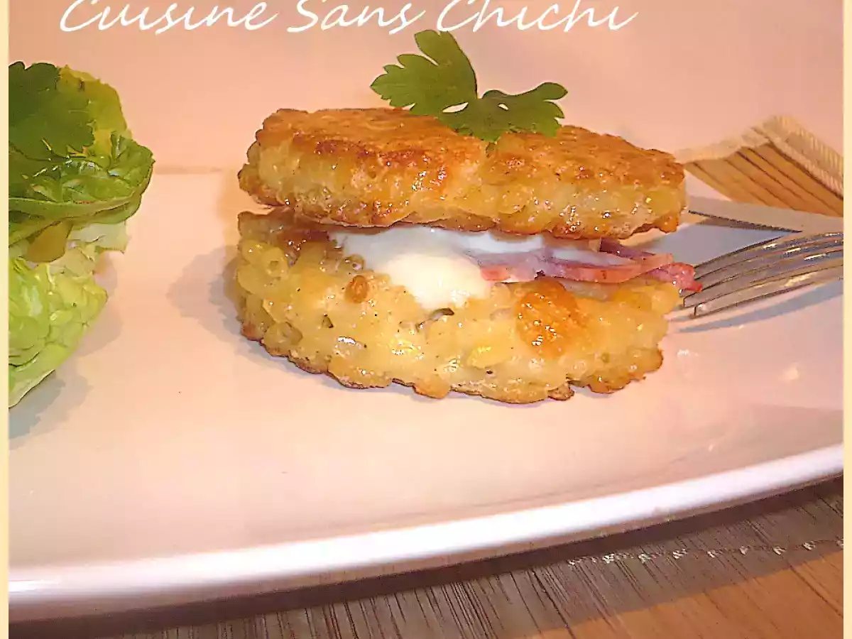 Hamburgers de coquillettes au jambon et mozzarella.