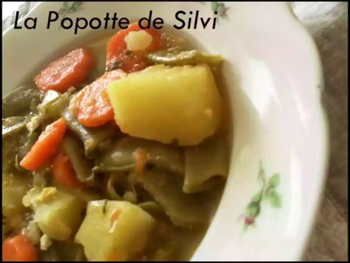 Haricots coco plats en sauce avec pommes de terre (Portugal)