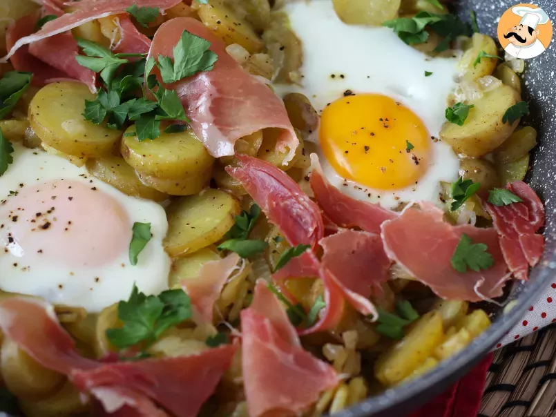 Huevos rotos, la recette espagnole super facile à faire à base de pommes de terre et d'œufs, photo 2