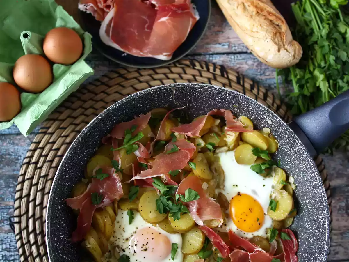 Huevos rotos, la recette espagnole super facile à faire à base de pommes de terre et d'œufs - photo 4