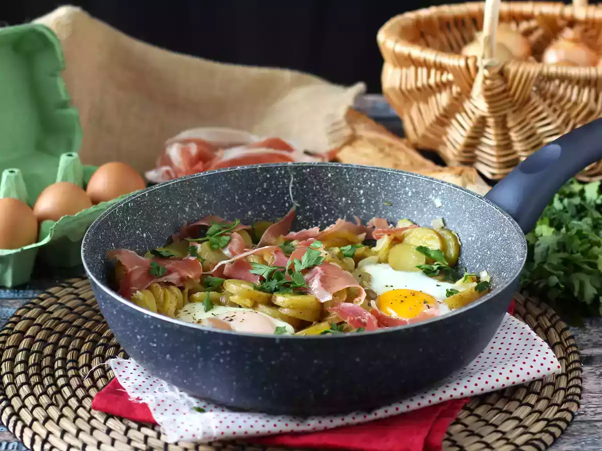 Huevos rotos, la recette espagnole super facile à faire à base de pommes de terre et d'œufs - photo 5