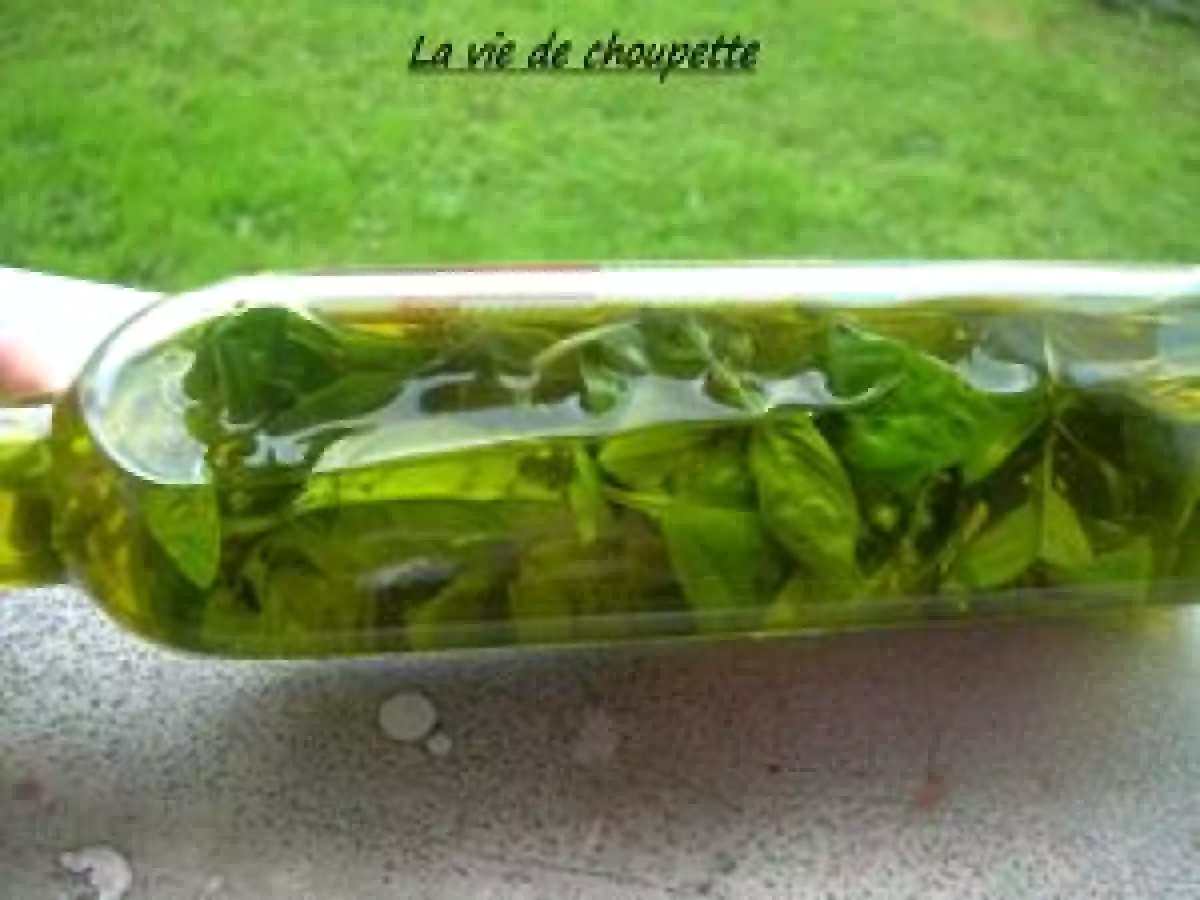 HUILE D'OLIVE AU BASILIC MAISON