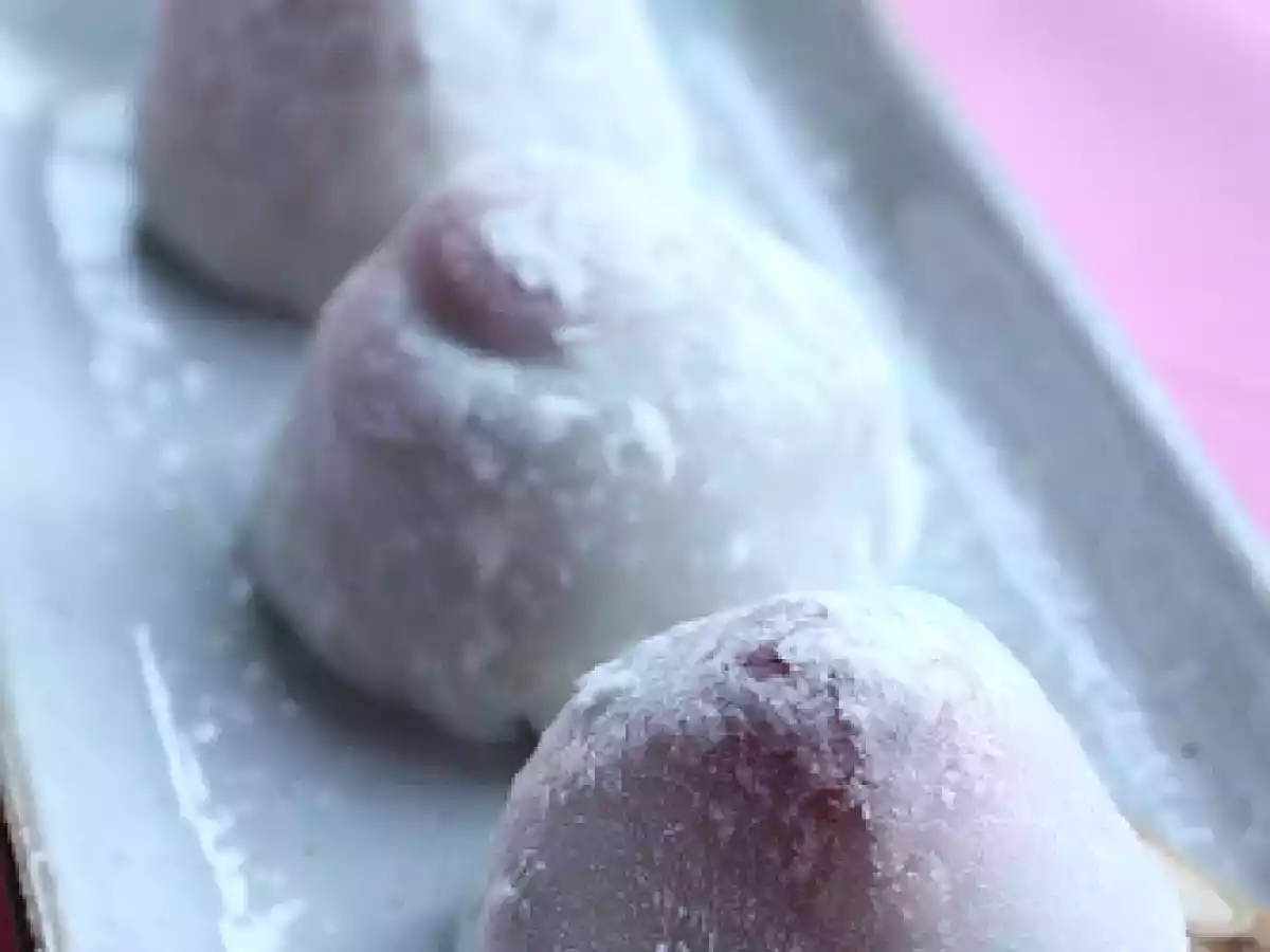 Ichigo daïfuku - pâte de riz fourrée à la fraise et haricot rouge - photo 2