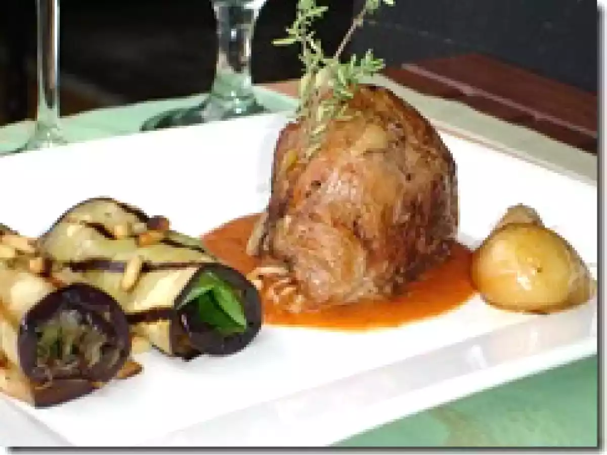 Jarret de Veau Confit à la Cannelle et Aubergines Farcies aux Epinards