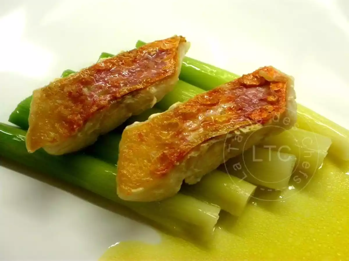 Jean Sulpice Rouget, poireaux et vinaigrette aux fruits de la passion