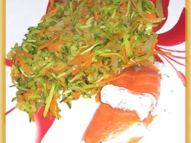 Julienne carottes/courgettes, roulé de saumon à la ricotta aux herbes