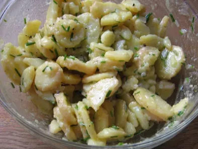 Kartoffelsalat mit Würstchen - Salade des pommes de terre et saucisse de Francfort
