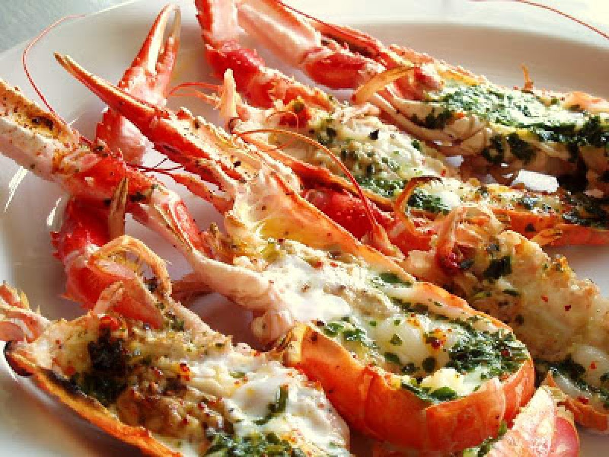 La langoustine était toujours vivante...allez louillha !! Recette