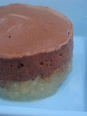 La Mousse Au Chocolat A L Agar Agar Sur Compotee De Poires Au Sirop D Erable Recette Ptitchef