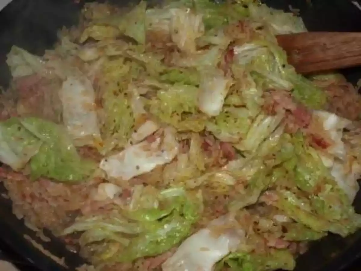 La poêlée de chou au riz et aux lardons