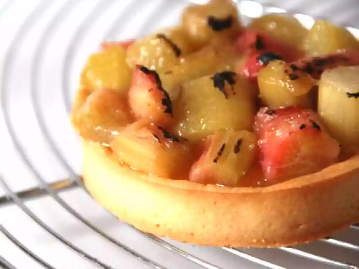 La rhubarbe, élue légume vedette, venez jouer + tartelette rhubarbe/lemon curd