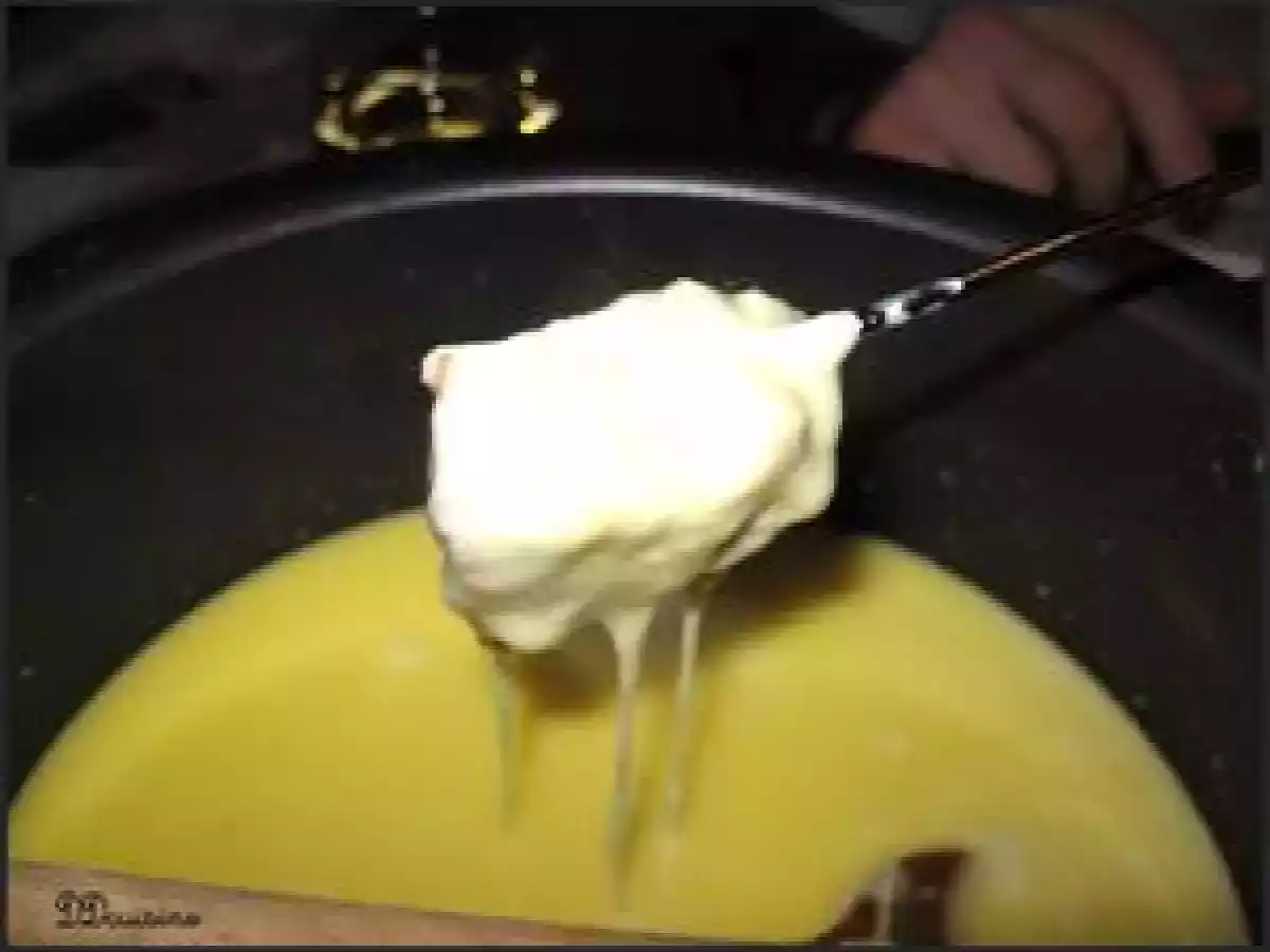 La vraie fondue jurassienne (fondue des trois cantons) ! Plus que délicieuse... - photo 2