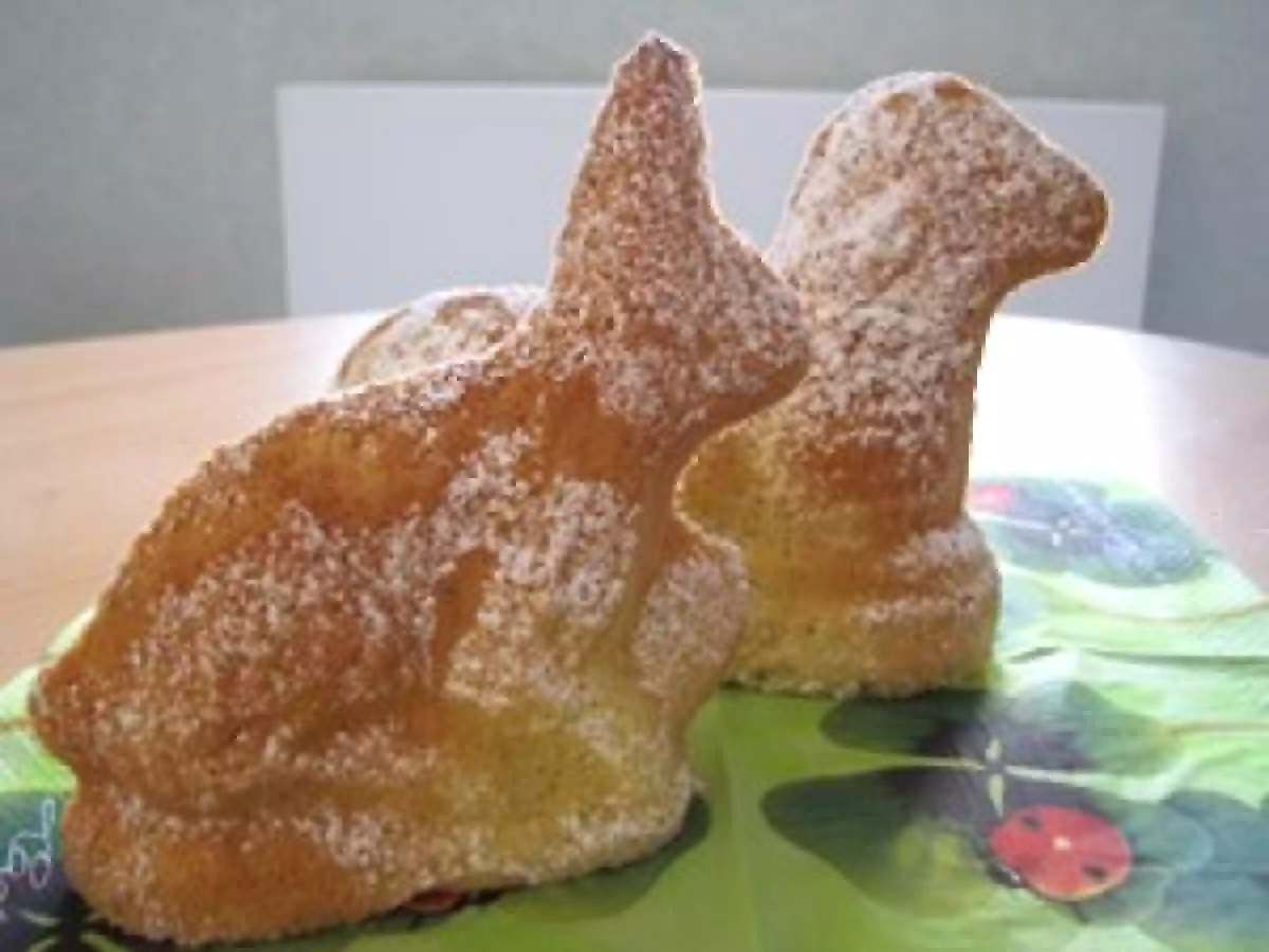 Lamele ou mouton de Pâques et aussi un petit lapin