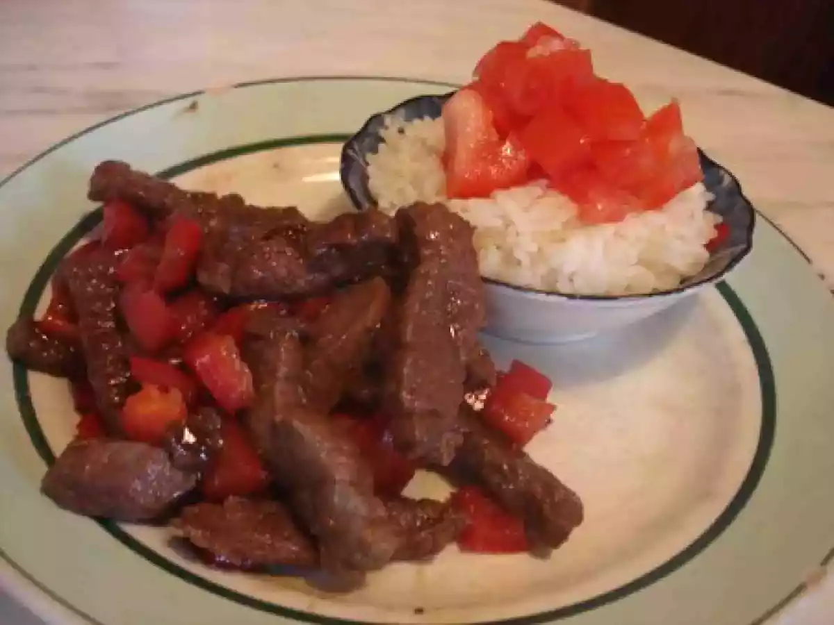 Lamelles de boeuf poellées au miel et aux poivrons
