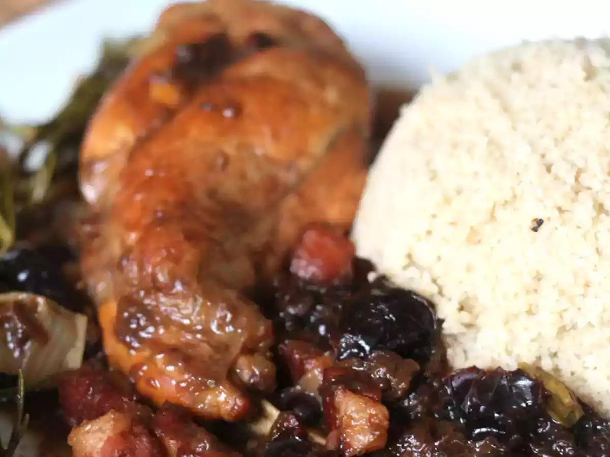 Lapin au lard, aux pruneaux & au cidre