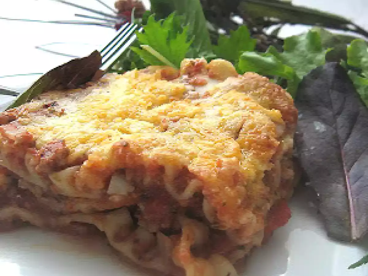 Lasagne, sauce bolognaise aux saucisses italiennes