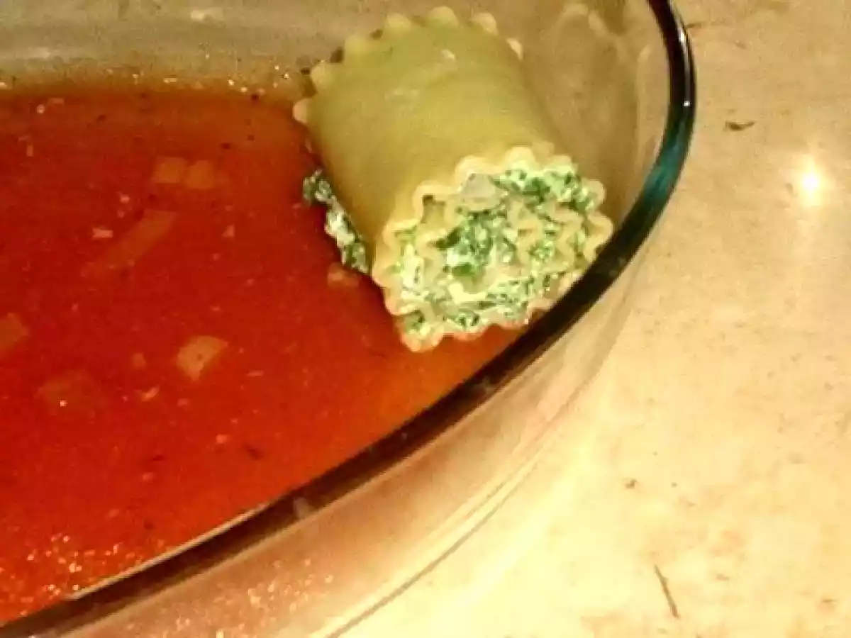 Lasagnes roulées farcies épinards fromages sauce bolognese