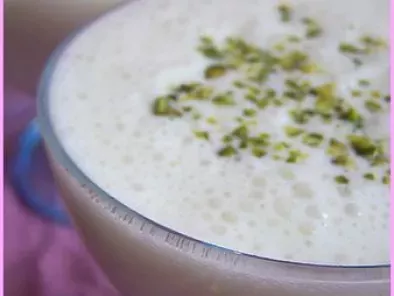 Lassi onctueux au yaourt et au lait ( boisson indienne )