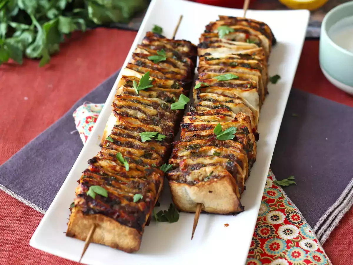 Lavash kebab avec des tortillas, les fameuses brochettes faciles cuites au four! - photo 5