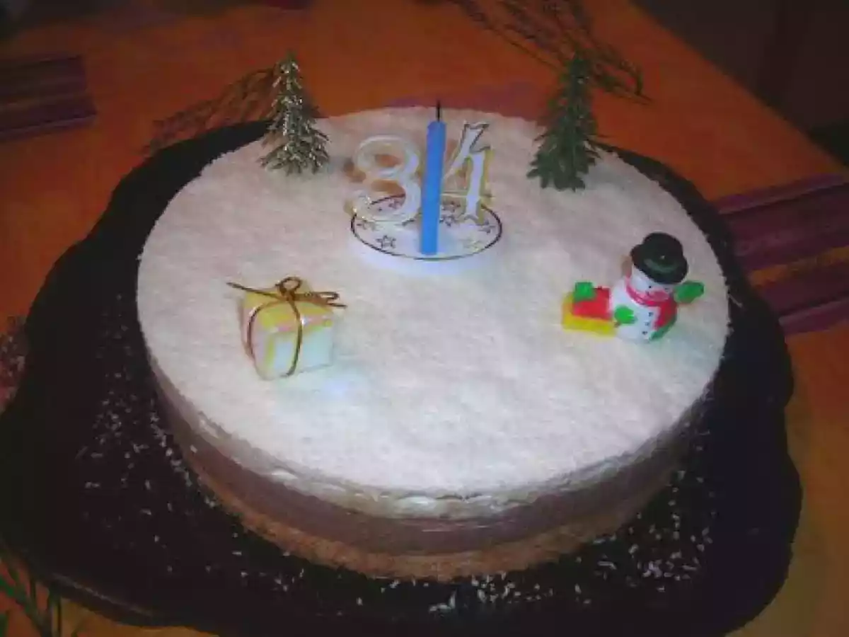 Le chococo : une dacquoise coco, une mousse au chocolat au lait et une mousse coco