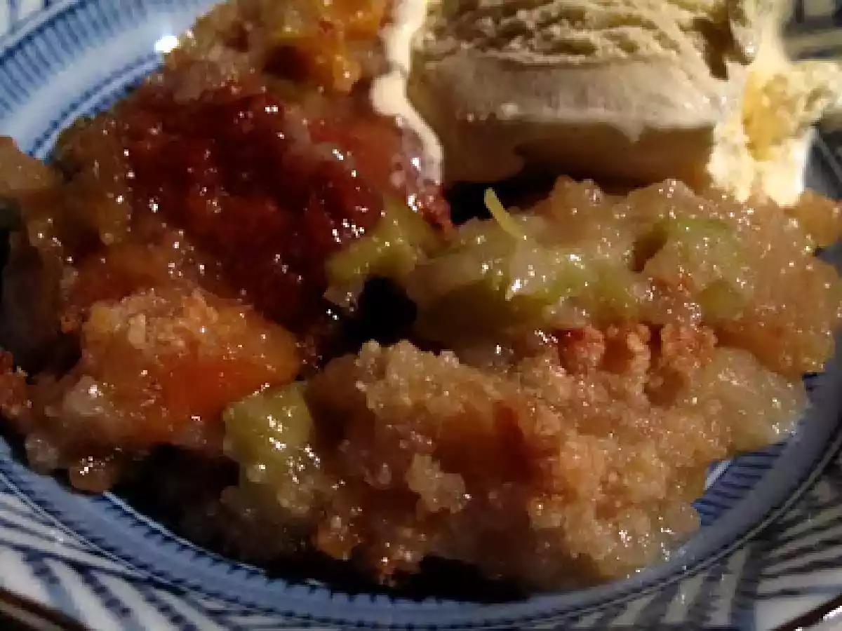 Le crumble pommes rhubarbe mirabelles